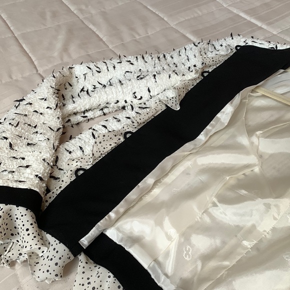 Escada Boucle Tweed Ruffle Edge Jacket Black White Faux Patent Bow Sequin Trim - Picture 15 of 16